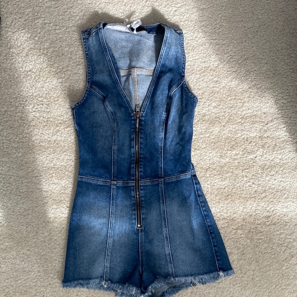 Guess brand romper - Picture 1 of 3